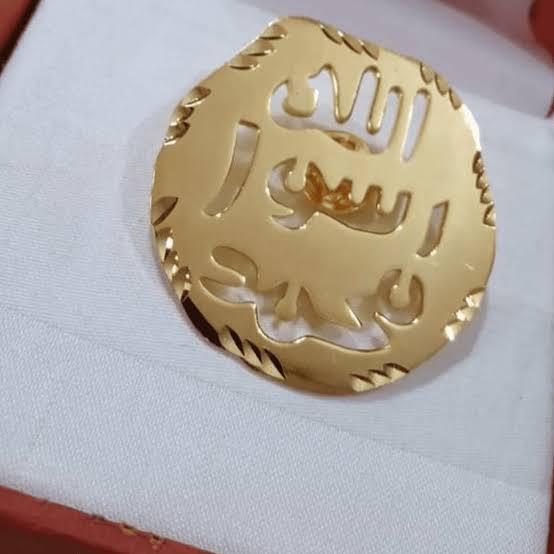 Mohar-e-Nabuwwat Badge